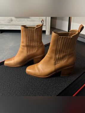SILENT D  Tan Leather Ankle Boot - Classic Block Heel